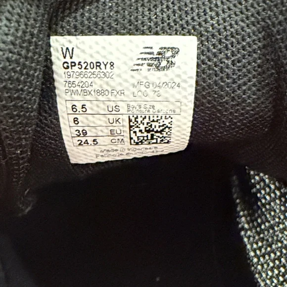 New Balance Fresh Foam 520v8 Sneakers - Black/Orange - Men's Size 6.5 or Boys' 6 - Picture 2 of 8